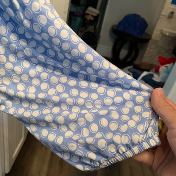 Boden viscose and elastaine faux wrap top‎ with balloon sleeves. Worn about  4x - Picture 5 of 7